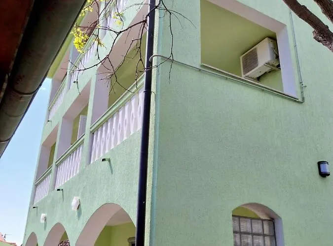 Holiday Matosevic * 메덜린